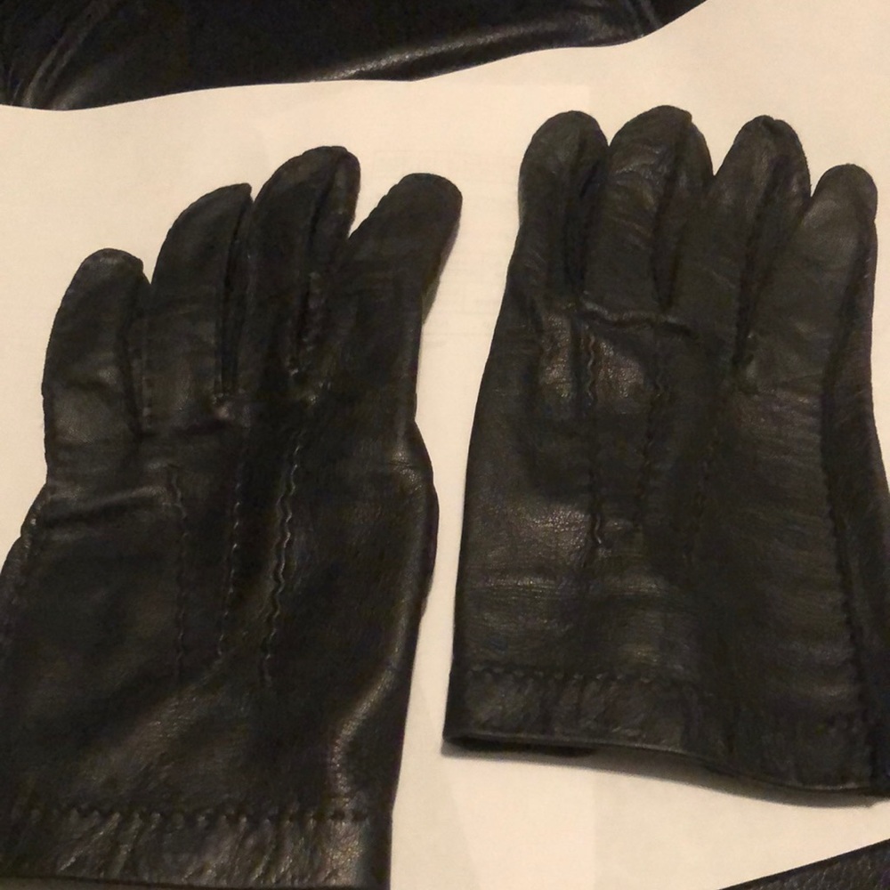 FINAL PRICE Black leather gloves